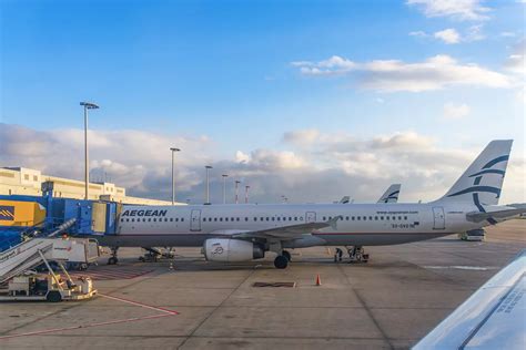 opiniones de aegean airlines|Excelente compañía .